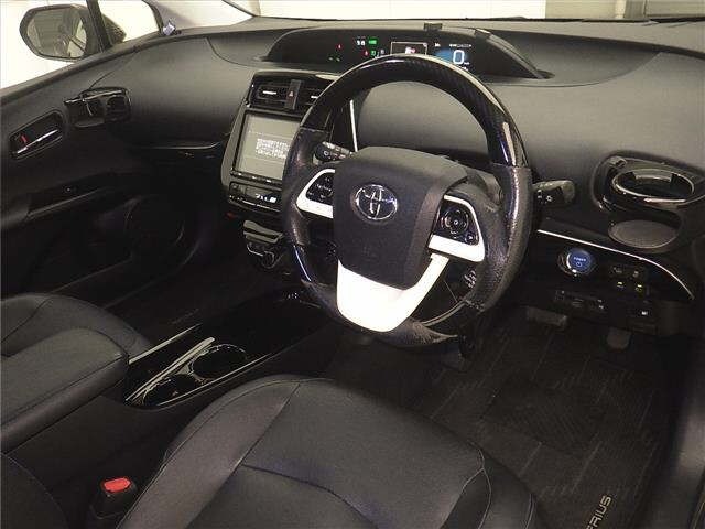 Toyota PRIUS 2018 8272592-3