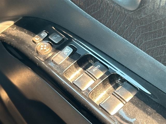 Nissan ROOX 2010 8271006-5