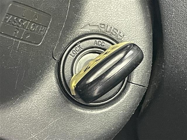 Toyota SIENTA 2012 8268024-8