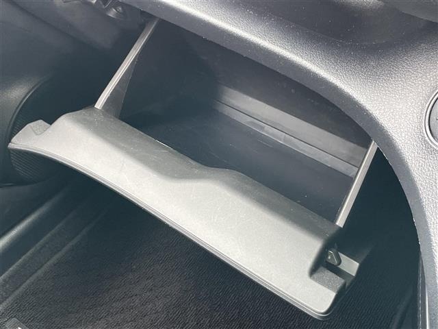 Toyota SIENTA 2017 8268054-6