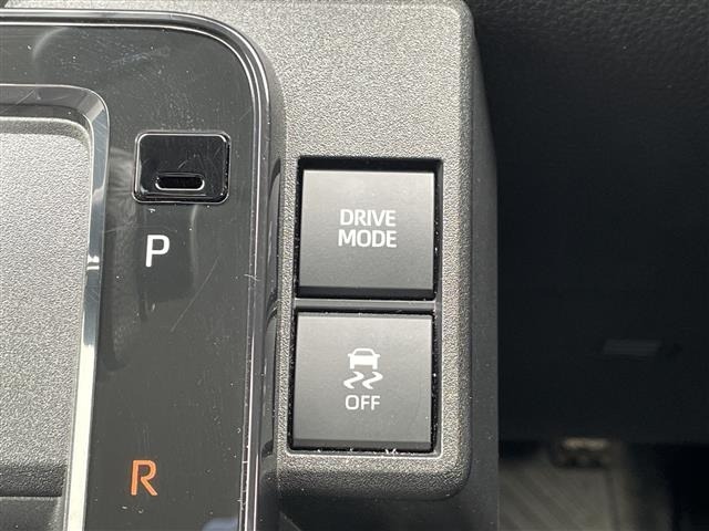 Toyota SIENTA 2023 8268057-8