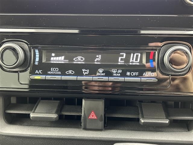 Toyota SIENTA 2024 8268064-8