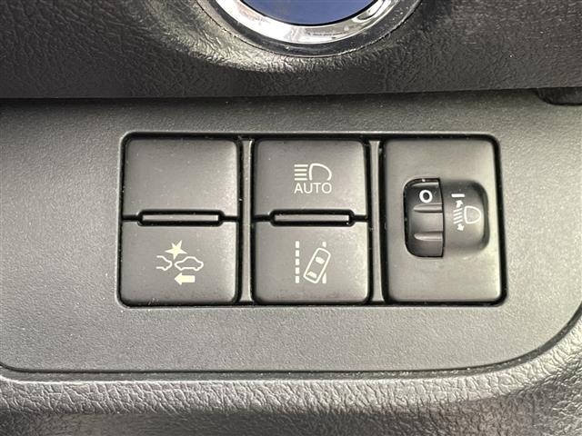 Toyota SIENTA 2016 8268080-11