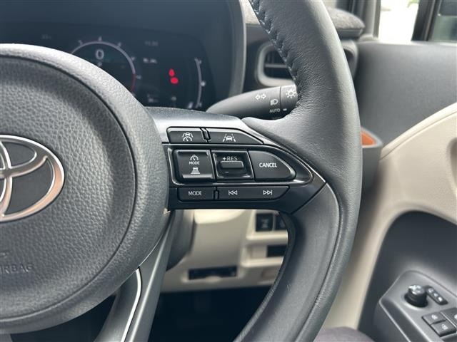 Toyota SIENTA 2023 8268120-17