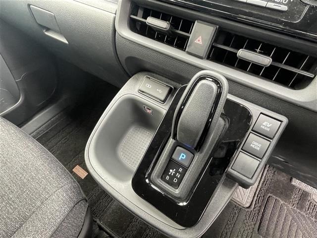Toyota SIENTA 2024 8268207-9