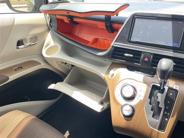 Toyota SIENTA 2017 8268234-4