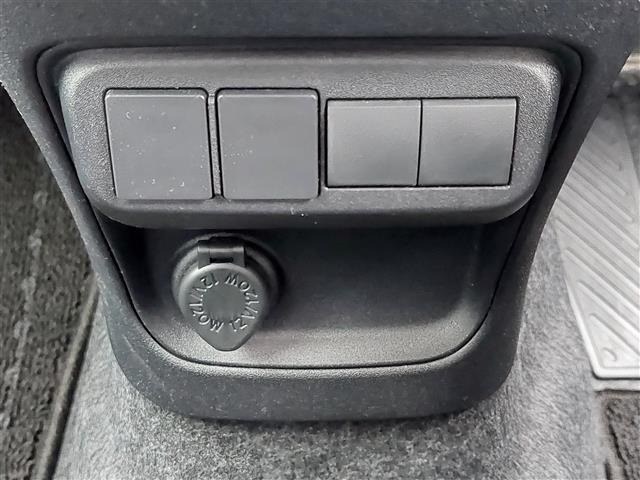 Toyota SIENTA 2025 8268256-9