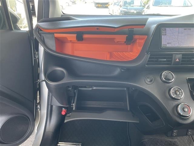 Toyota SIENTA 2015 8268322-9
