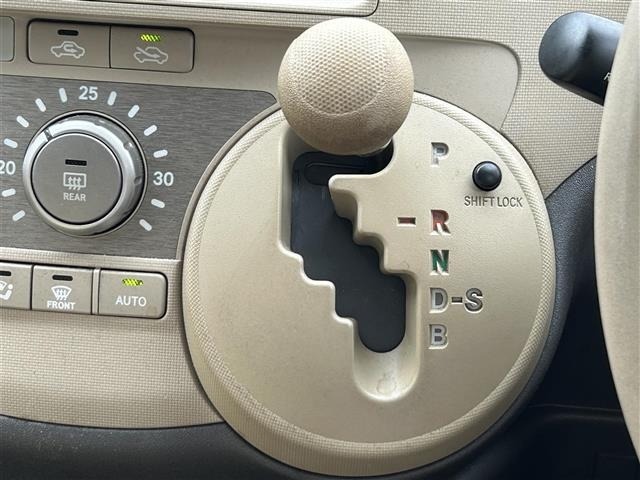 Toyota SIENTA 2009 8268397-3