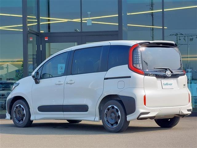 Toyota SIENTA 2023 8268511-17