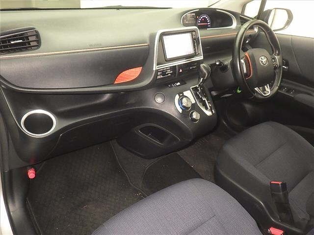 Toyota SIENTA 2015 8268545-4