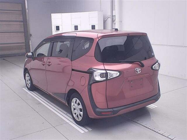 Toyota SIENTA 2015 8268554-1