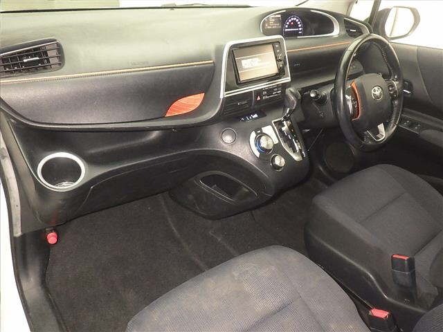 Toyota SIENTA 2017 8268562-4