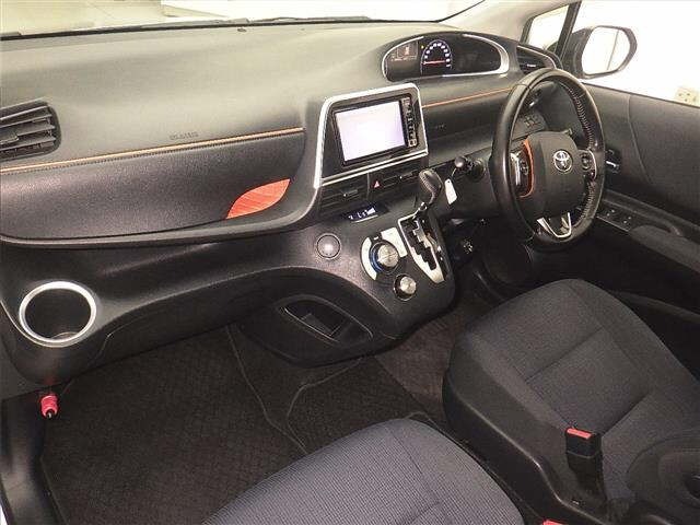 Toyota SIENTA 2017 8268576-4