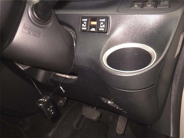 Toyota SIENTA 2017 8268576-8