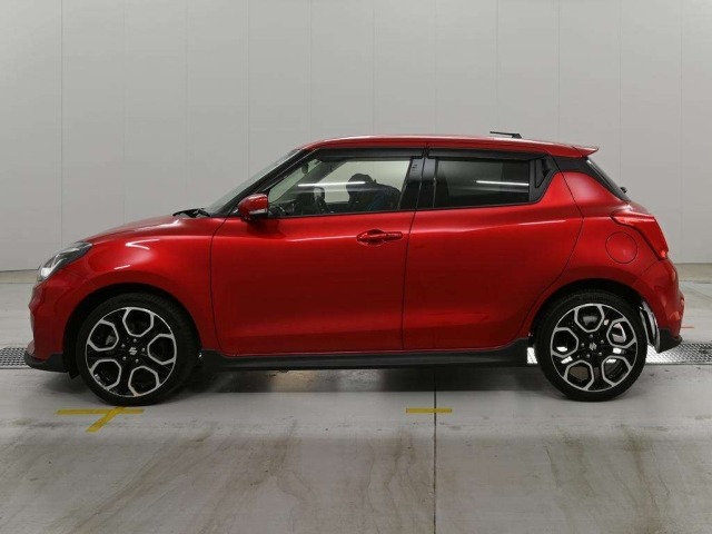 Suzuki SWIFT 2024 8268507-4