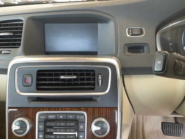 Volvo V60 2015 8271677-12