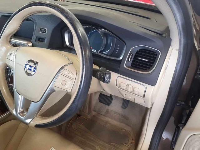 Volvo V60 2015 8271677-9