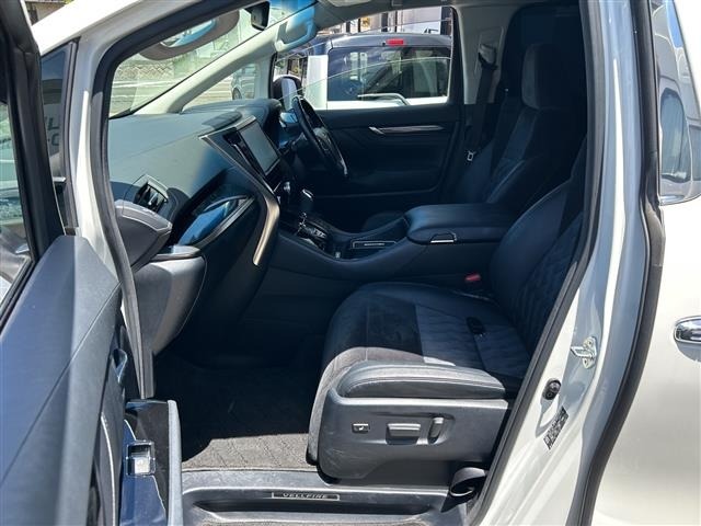 Toyota VELLFIRE 2017 8268941-2