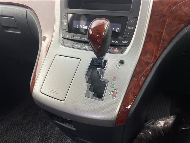 Toyota VELLFIRE 2010 8268948-1