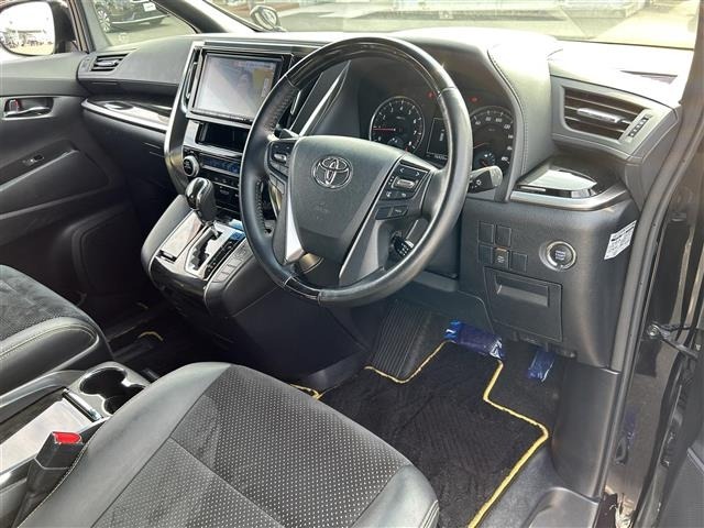 Toyota VELLFIRE 2017 8268957-9