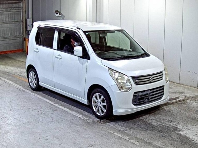 Suzuki WAGON R 2013 8272228-0