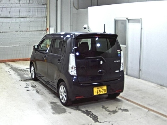 Suzuki WAGON R 2013 8272278-1
