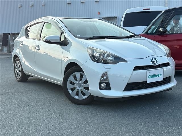 Toyota AQUA 2013 8274084-0