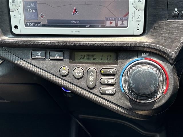Toyota AQUA 2013 8274084-5