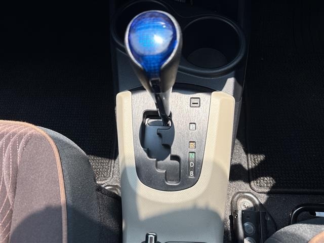 Toyota AQUA 2013 8274084-7