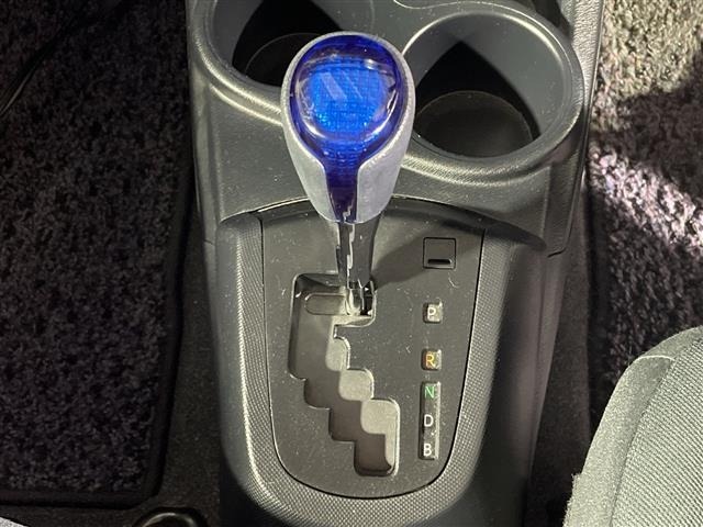 Toyota AQUA 2015 8274093-9
