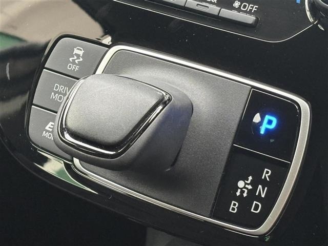 Toyota AQUA 2022 8274104-3