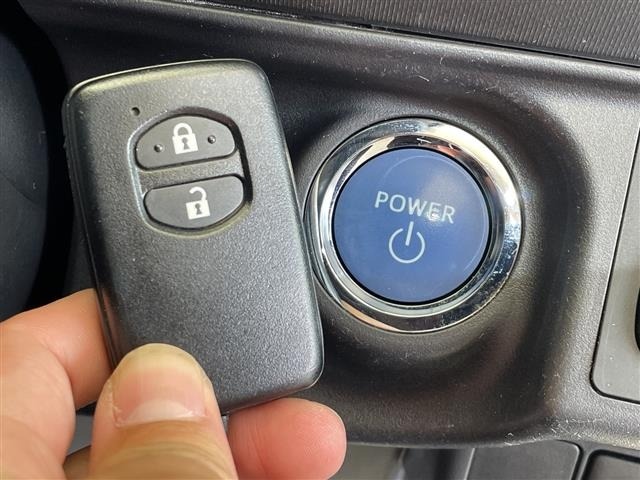 Toyota AQUA 2014 8274183-8