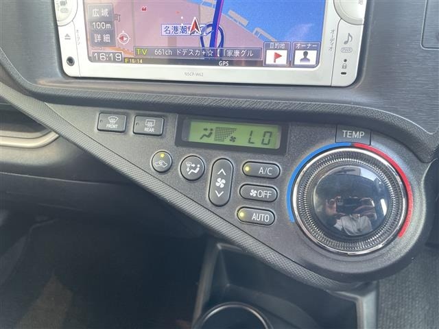 Toyota AQUA 2013 8274187-1