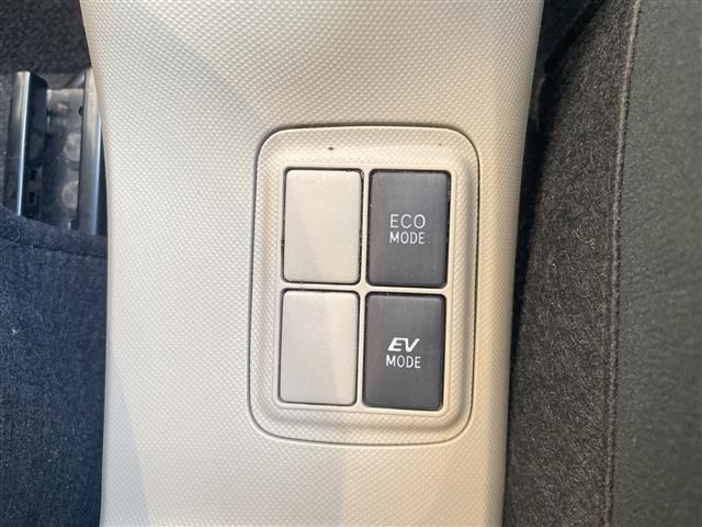 Toyota AQUA 2013 8274187-17
