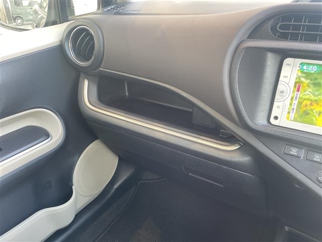 Toyota AQUA 2013 8274187-8