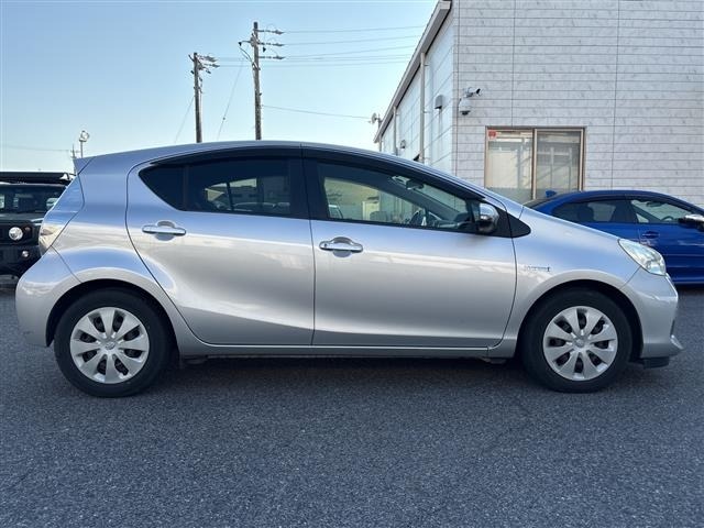 Toyota AQUA 2013 8274195-1