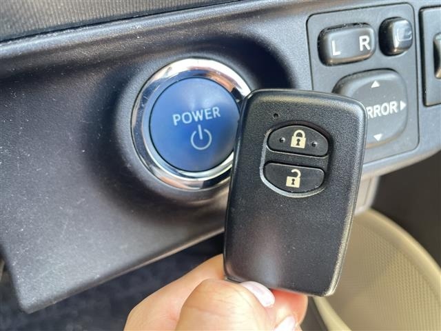 Toyota AQUA 2013 8274196-1