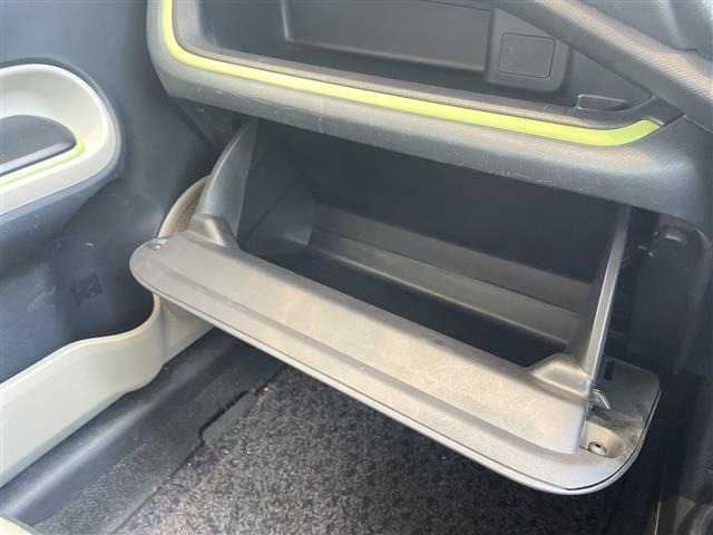 Toyota AQUA 2013 8274196-8