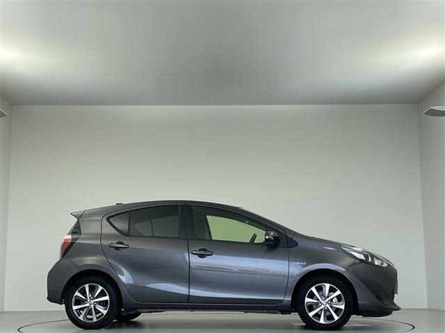 Toyota AQUA 2019 8274212-13