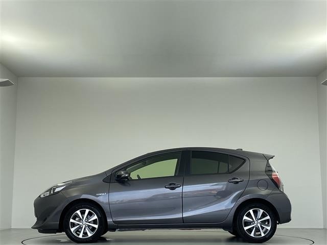 Toyota AQUA 2019 8274212-14