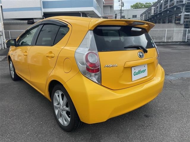 Toyota AQUA 2013 8274240-1