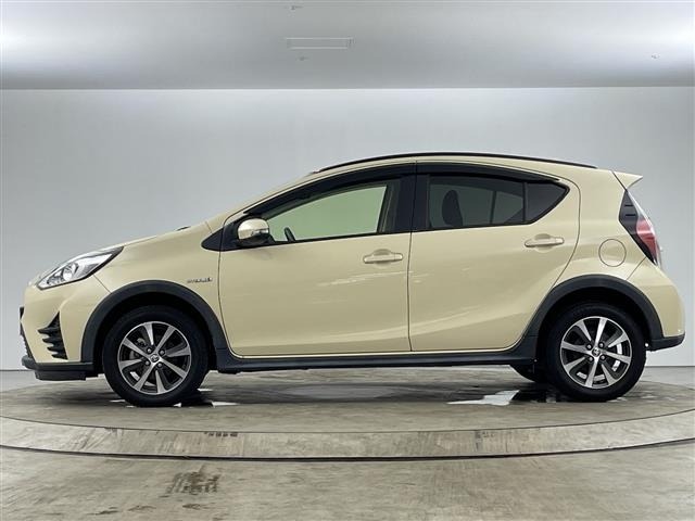 Toyota AQUA 2017 8274274-8