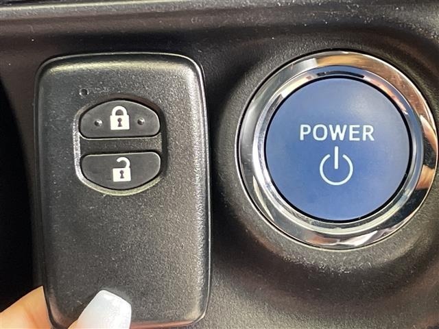 Toyota AQUA 2015 8274298-8