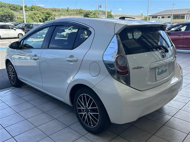 Toyota AQUA 2012 8274309-1