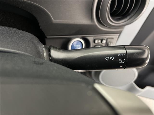 Toyota AQUA 2012 8274318-11