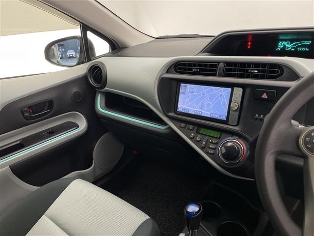 Toyota AQUA 2012 8274318-2
