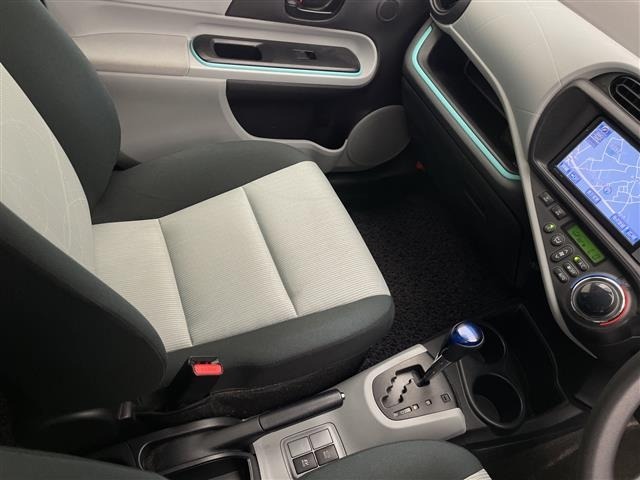 Toyota AQUA 2012 8274318-4