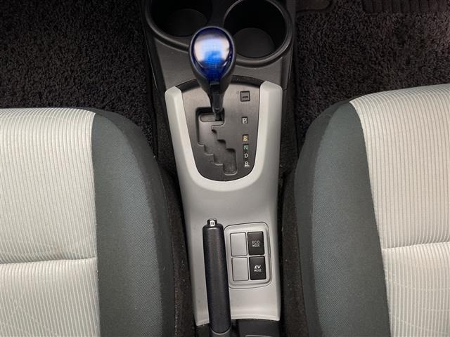 Toyota AQUA 2012 8274318-6