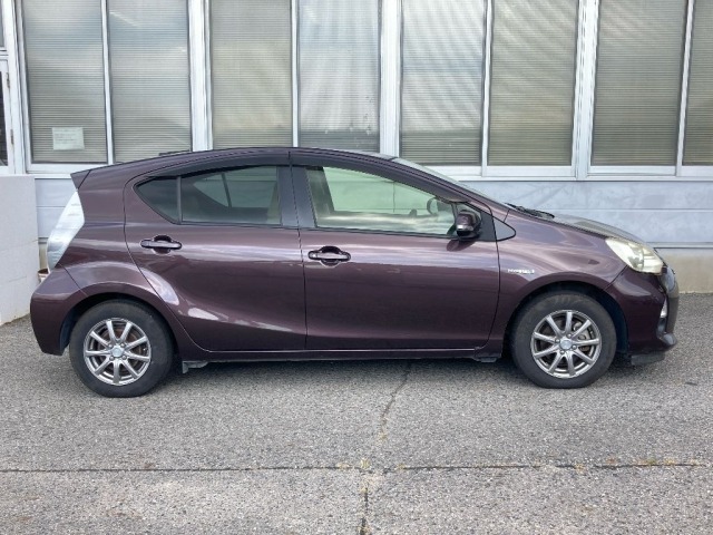 Toyota AQUA 2014 8274328-3